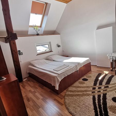 Casa Sara Hotel Săcele Buitenkant foto