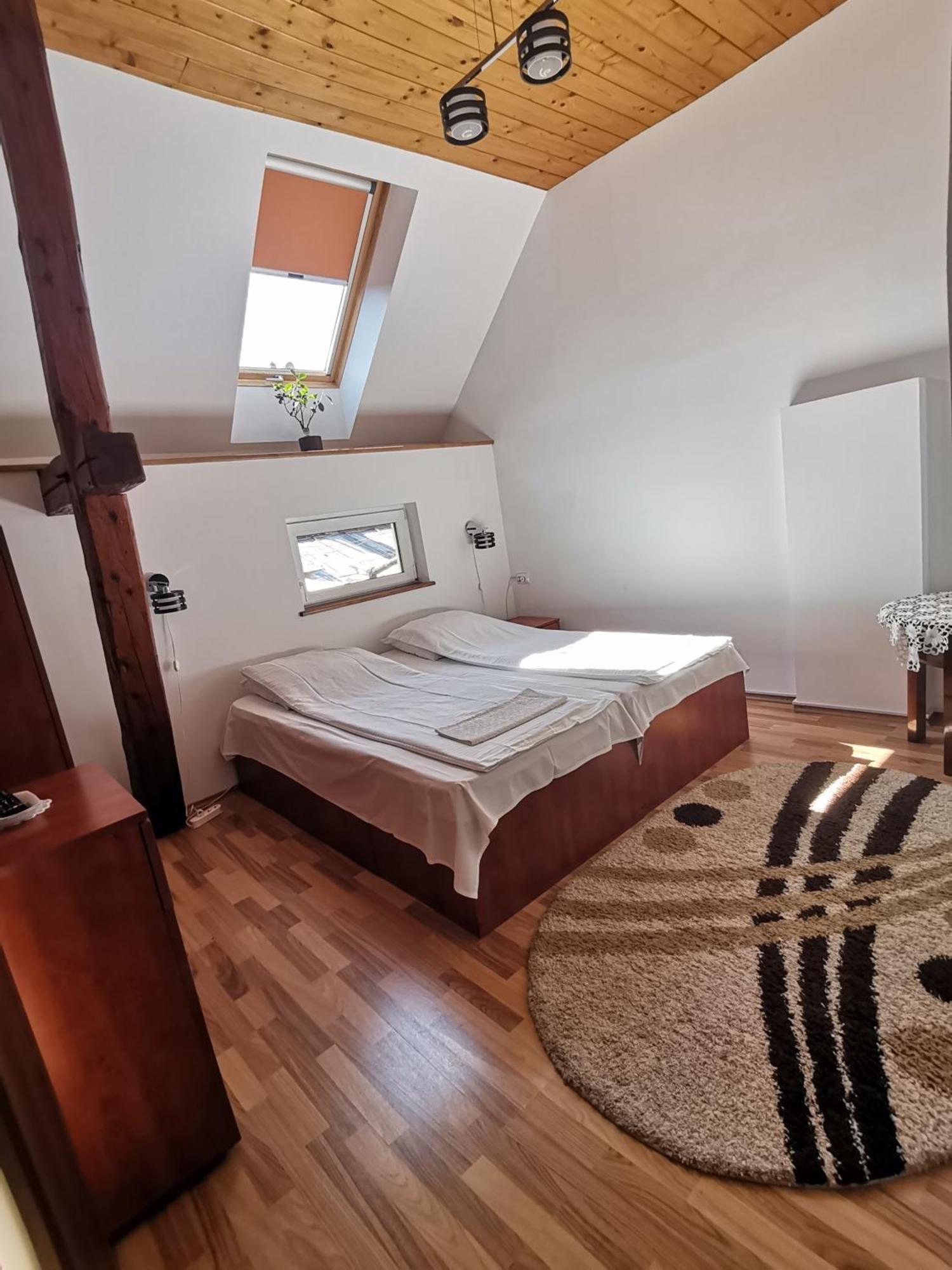 Casa Sara Hotel Săcele Buitenkant foto